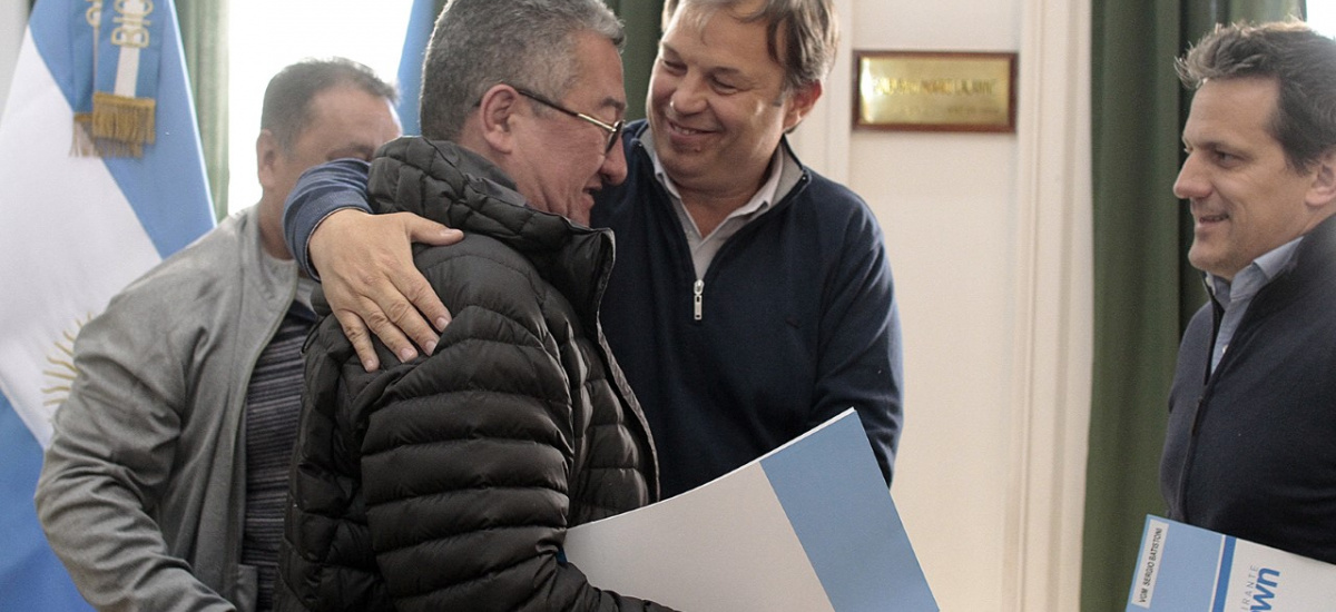 Cascallares junto a ex combatientes brownianos que regresaron a Malvinas