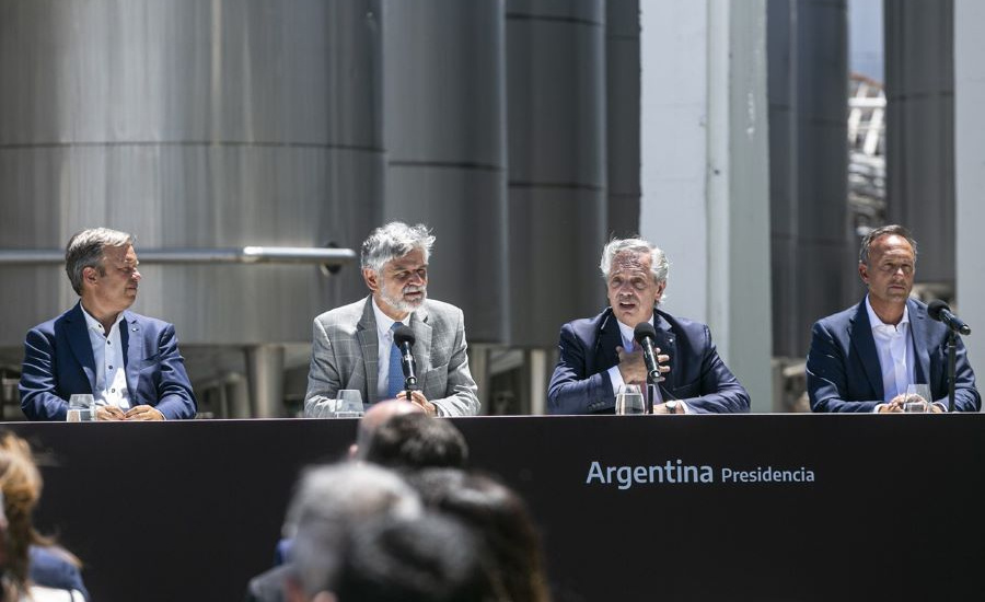 Alberto Fernández, Filmus y Cascallares presentaron en Longchamps un alimento que desarrolló el CONICET